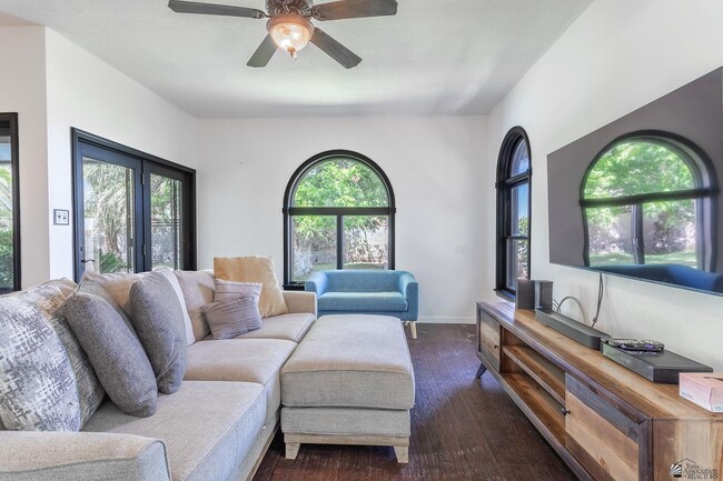 Building Photo - 3208 S Palomino Way