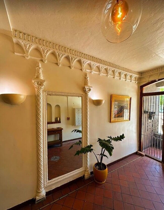 Building Photo - 6612 Telegraph Ave