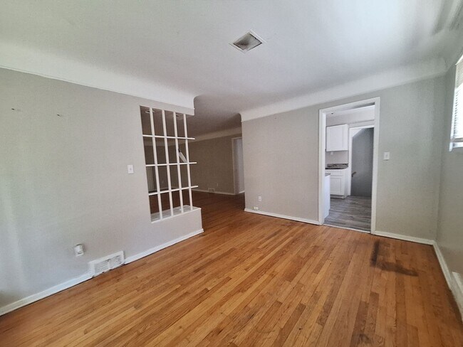 Building Photo - 14510 Greenview Rd