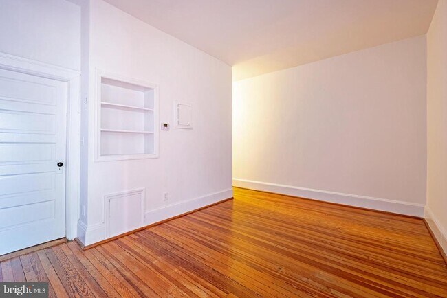 Building Photo - 2908 Q St NW