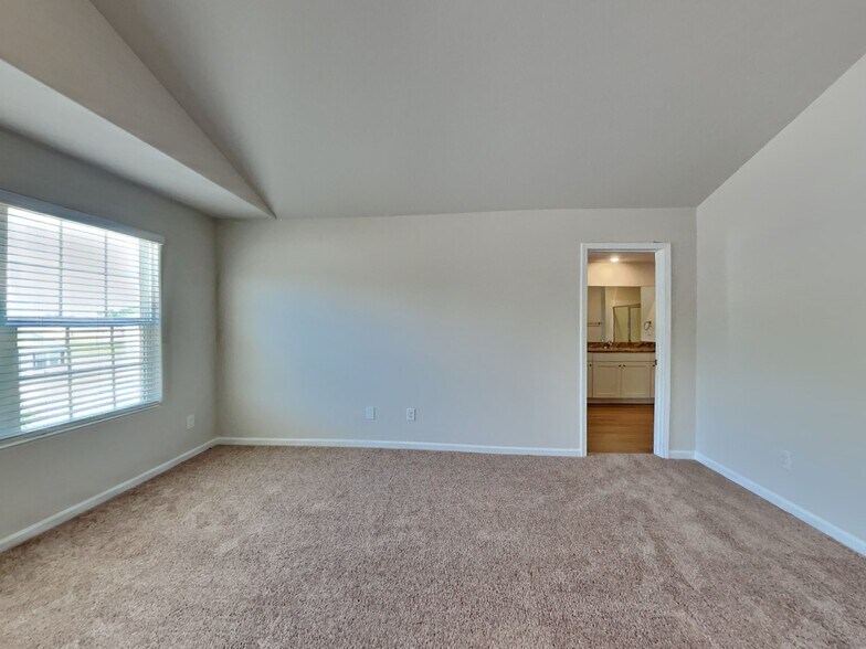 Building Photo - 279 Royal Mdw Dr