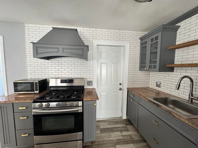 Building Photo - 322 S L St