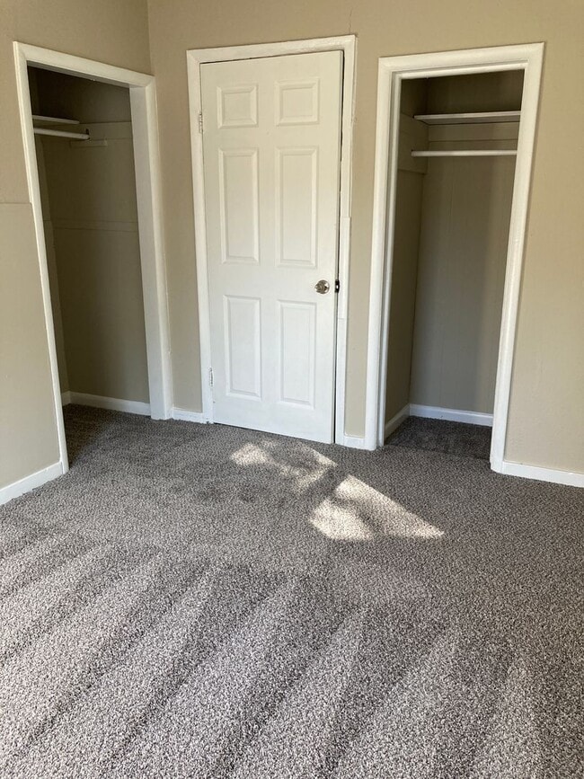 Building Photo - Updated 2 bedroom 1 bathroom home