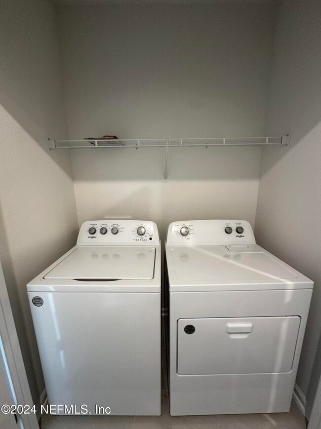 Building Photo - 33 Thurnham Ln