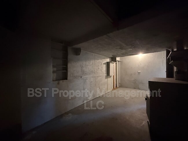 Building Photo - 1435 18th St NE