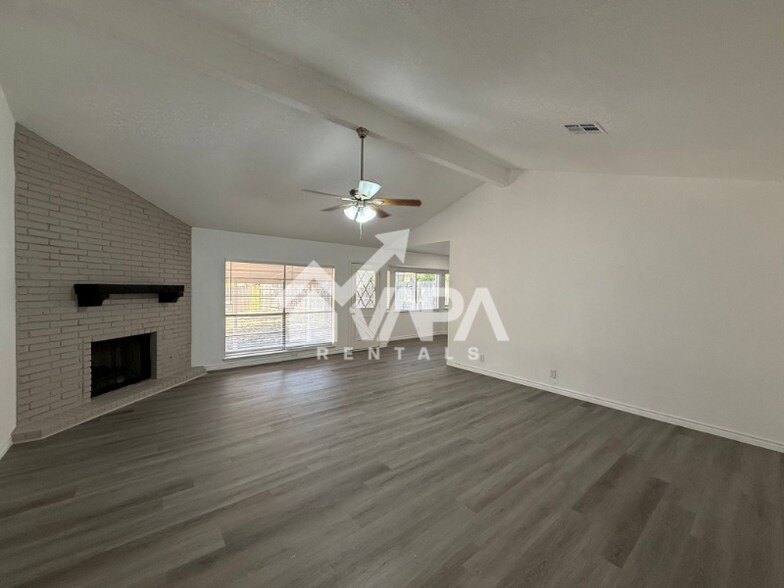 Building Photo - 8327 Greenham