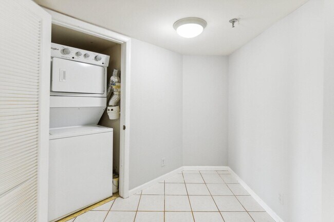 Building Photo - 6463 La Costa Dr