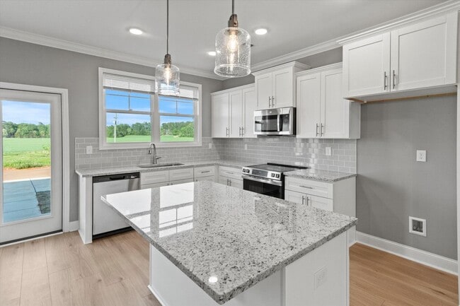 Building Photo - MOVE IN Special....1st Month's Rent Free!!!