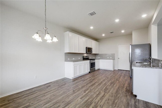 Building Photo - 121 Nettletree Dr