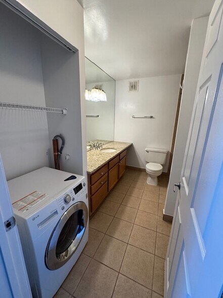 Building Photo - 30 E Huron St