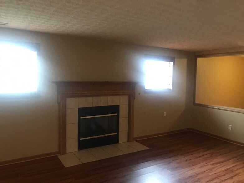 family room - 8453 Olenbrook Dr
