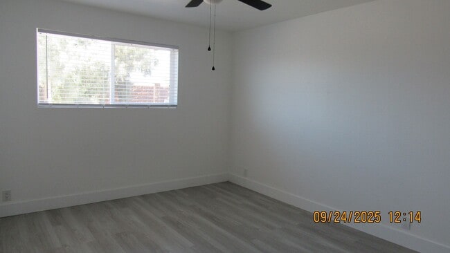 Building Photo - 3 bedroom 2 bathroom with Solar!!!!