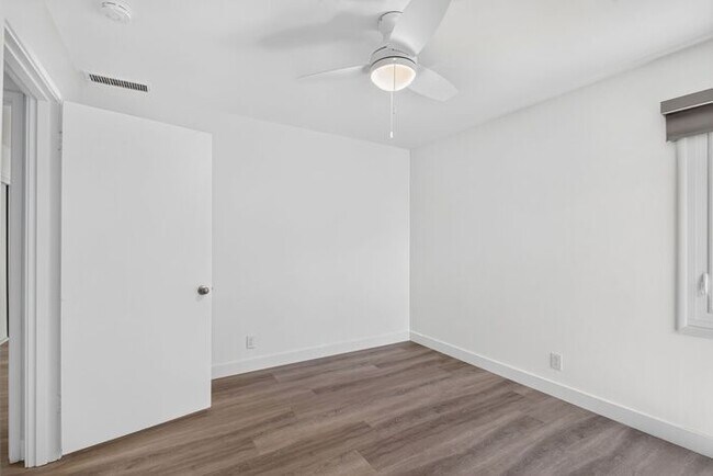 Building Photo - 2,900 /Month Beautiful 2 Bed, 1 Bath Single Story, with Garage Centrally Located in Petaluma!