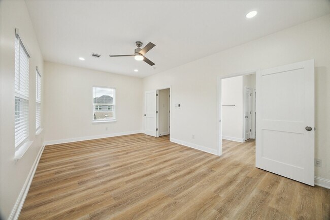 Building Photo - 901 E 37th St