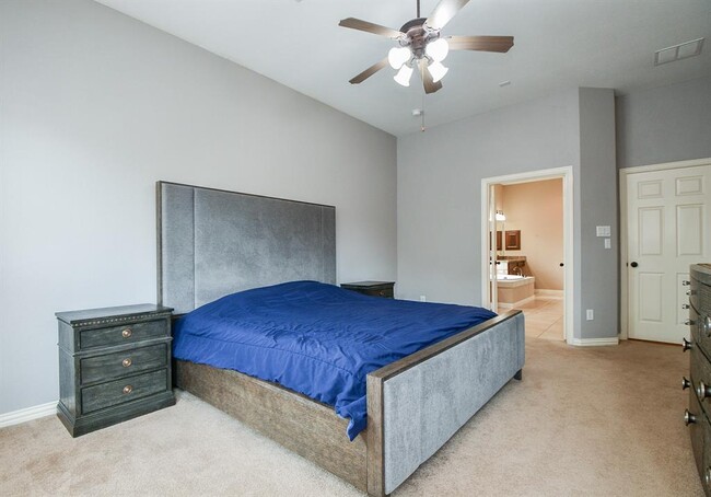 Building Photo - 711 Doscher Ln