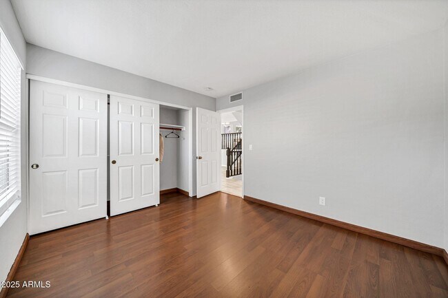 Building Photo - 5044 E Paradise Ln