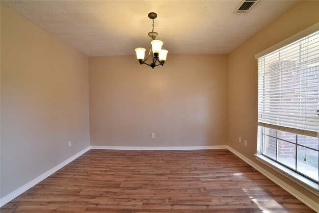 Building Photo - 4611 Kimball Dr