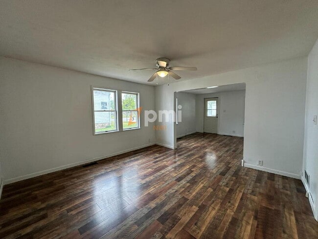 Building Photo - 810 Poplar St