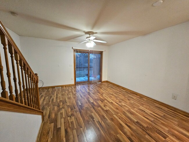 Building Photo - 2 Bedroom 1.5 bath condo with attached gar...