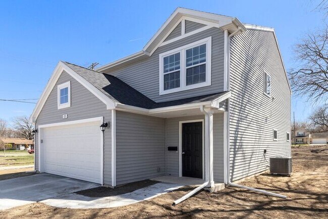 Building Photo - 510 Homewild Ave