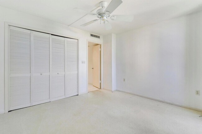 Building Photo - 4200 N Ocean Dr