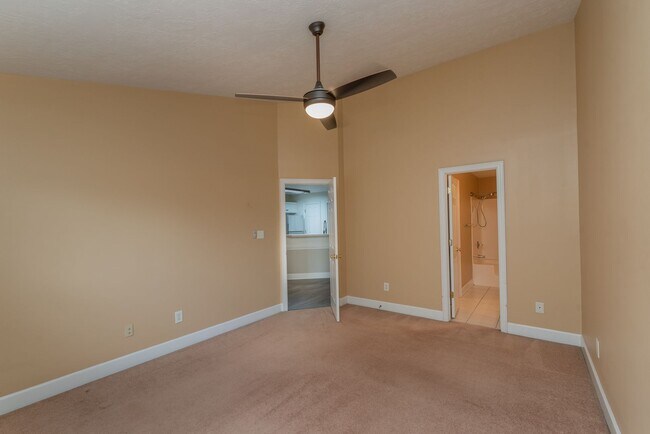 Building Photo - A Smart Home with Room to Roam conveniently located near Doctor's Hospital!
