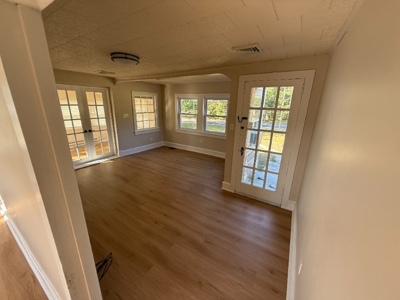 Building Photo - 601 N Orchard Rd