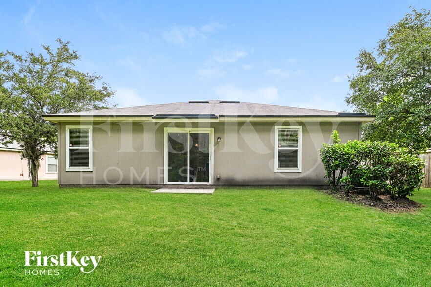 Building Photo - 403 W New England Dr