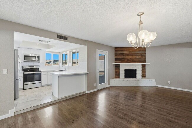 Building Photo - 1056 S Lazona Dr