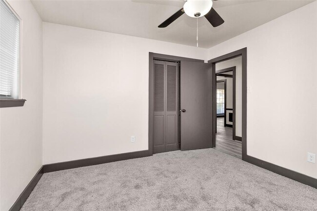 Building Photo - 9518 Kindletree Dr