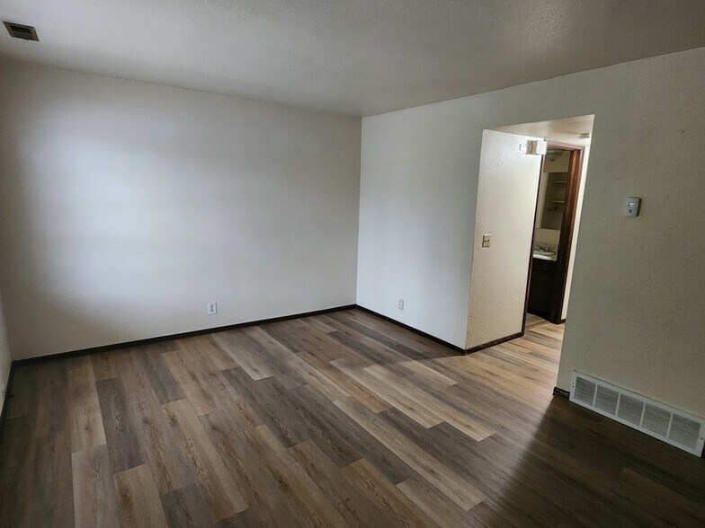 Building Photo - 5610 S 1300 E