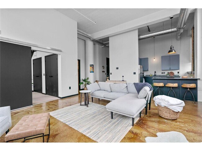 Building Photo - 1701 NE Madison St