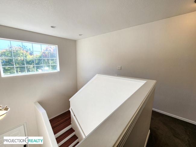 Building Photo - 849 NW Forest Creek Dr