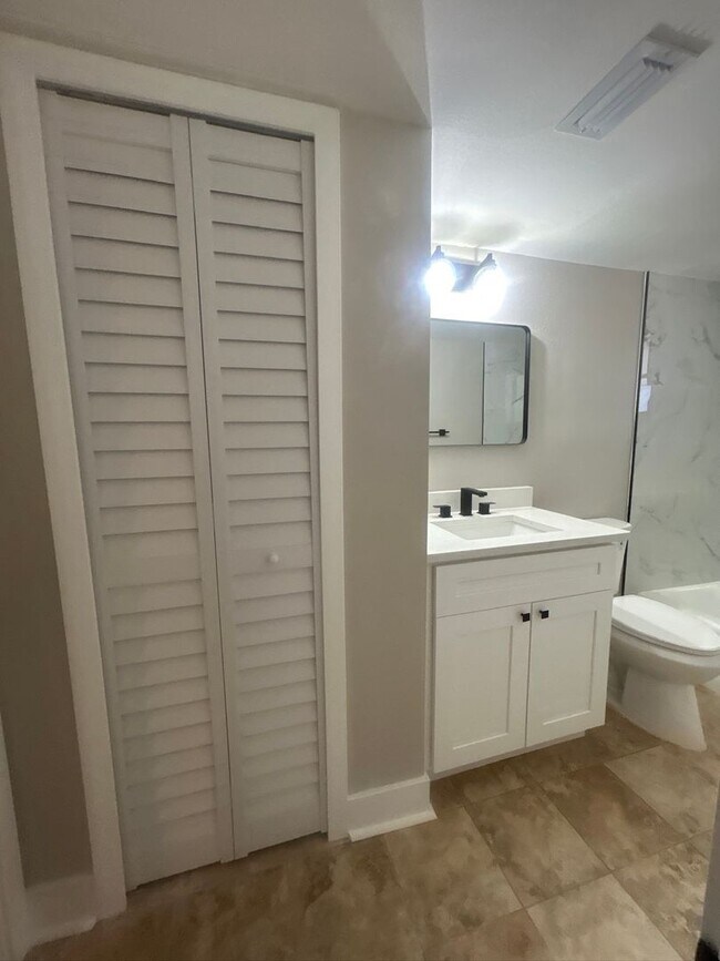 Building Photo - 1 Bedroom/1 Bathroom 1st Floor Condo at Gulf Harbors - AVAILABLE May 1st!