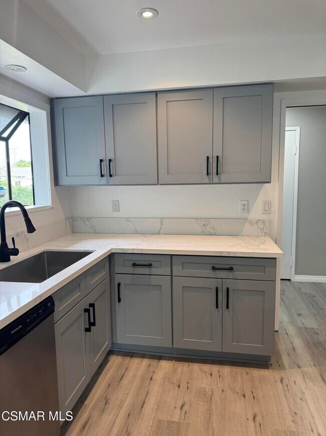 Building Photo - 1694 Regent St