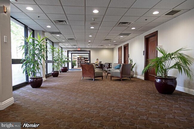 Building Photo - 2001 Hamilton St