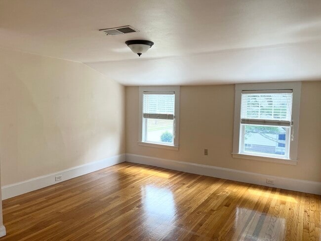 Building Photo - 105 Narragansett Rd