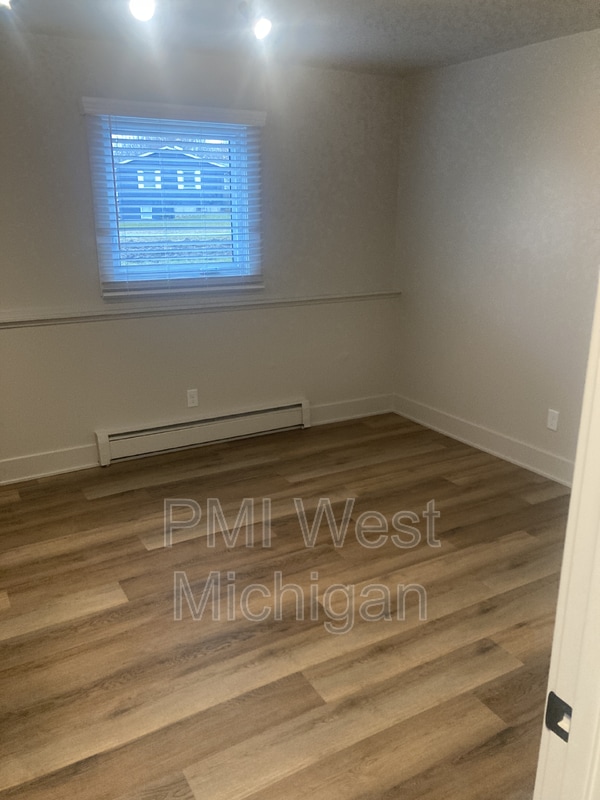 Building Photo - 8444 Woodhaven Dr SW