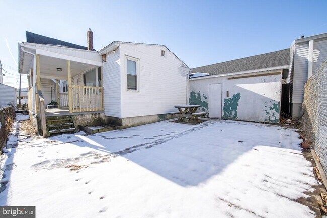 Building Photo - 131 Bridgeboro St