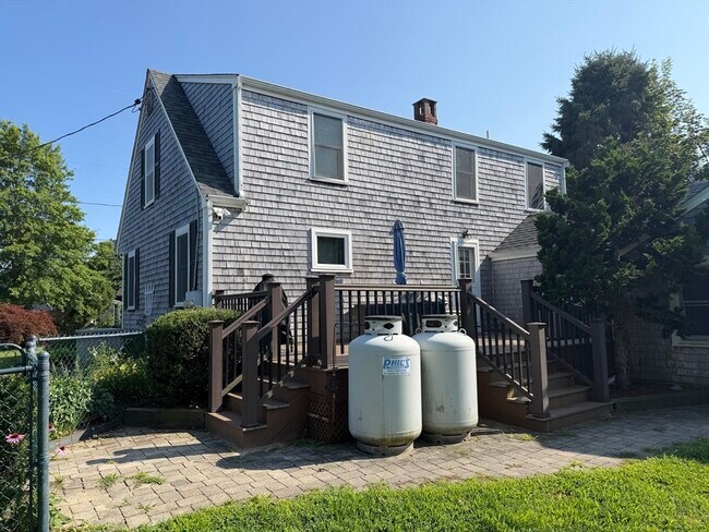 Building Photo - 77 Shirley St