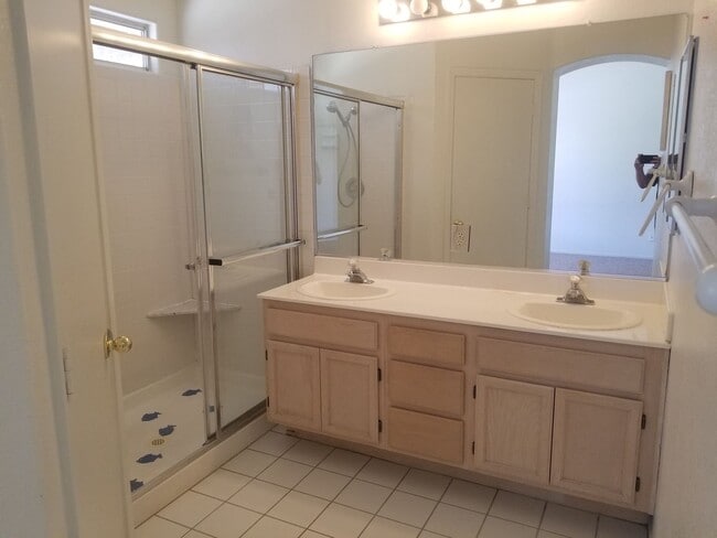 Building Photo - Single Story 3 bedroom located in 89032!