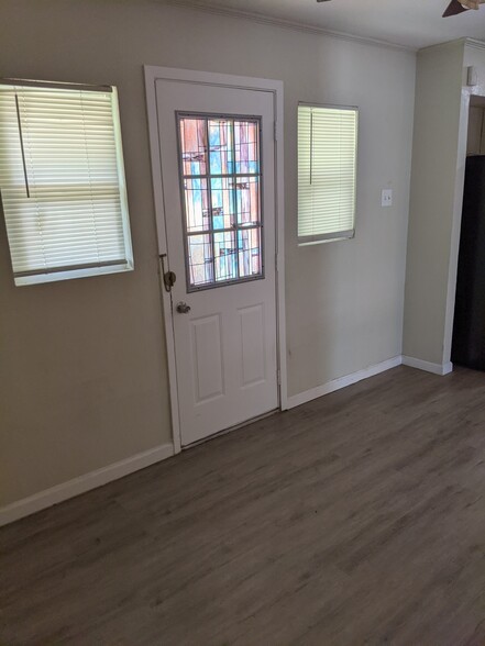 Building Photo - 9915 La Prada Dr