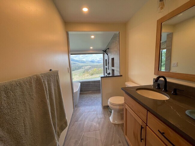 Building Photo - Rural 3 Bedroom, 2 Bath - Ruch & Applegate River Area