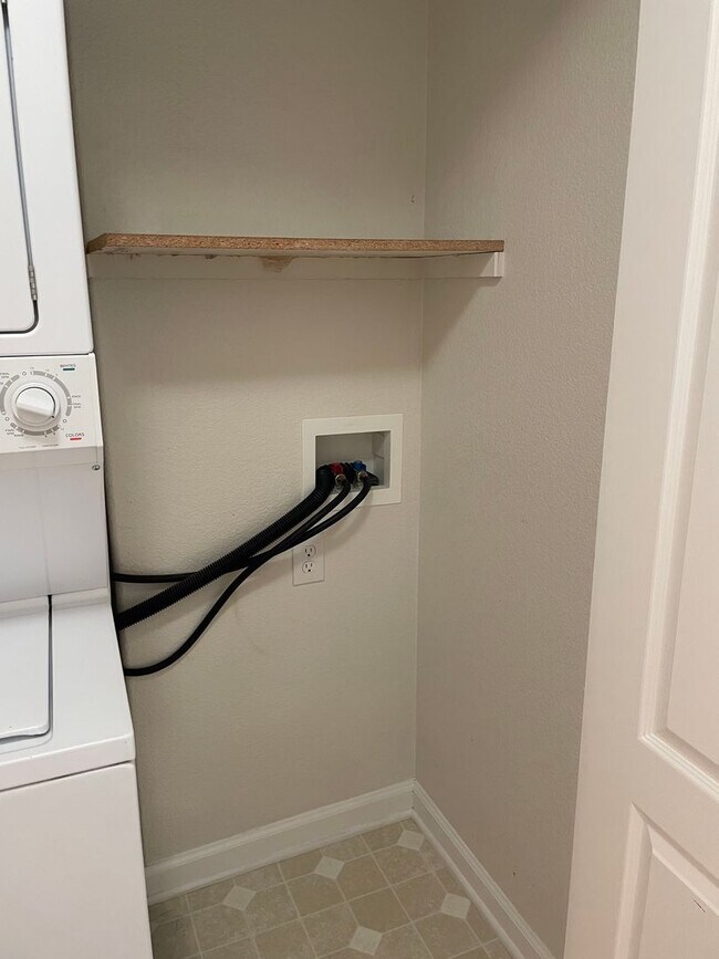 Building Photo - 2 bed/2 bath 2nd-floor condo in Lakeshores at Centerra.