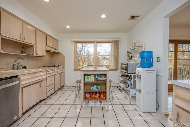 Building Photo - 8 Durant Rd