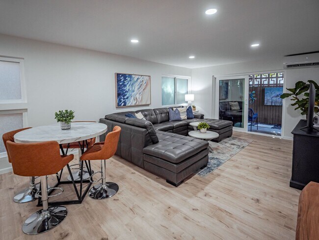 Building Photo - Fully Furnished Minutes from the Beach Newly Remodeled 2 Bedroom Move in Ready!