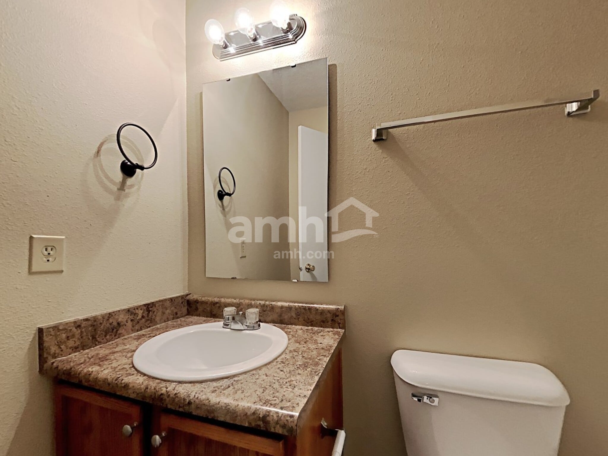 Building Photo - 1545 Fortner Dr