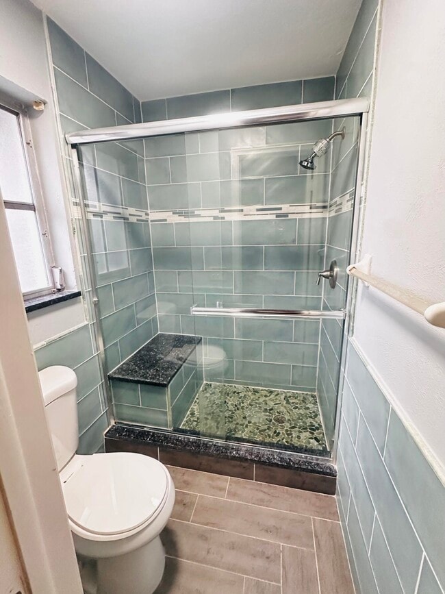 Building Photo - 423 Pine Tree Ct