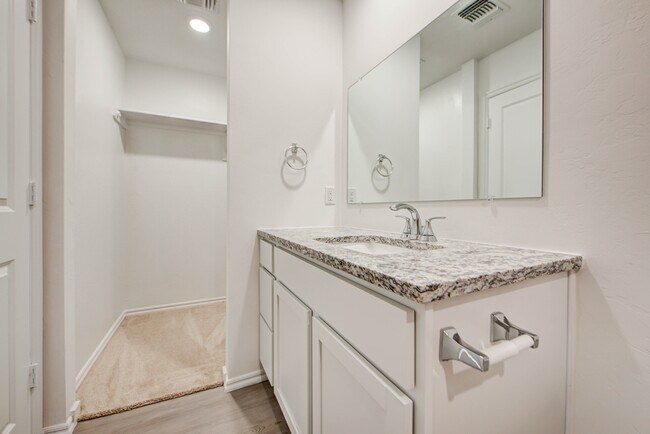 Building Photo - 2011 Delphine Dr