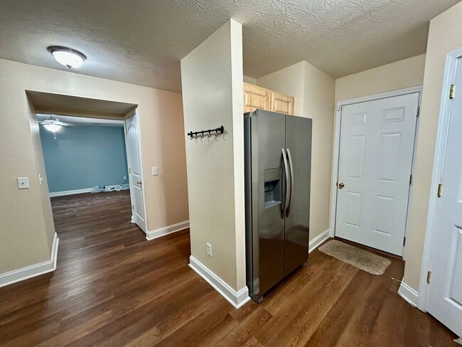 Building Photo - Large 4 Bed, 2.5 bath in Lexington!